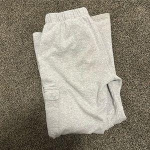 GREY BRANDY MELVILLE ANASTASIA CARGO SWEATPANTS (regular waistband)